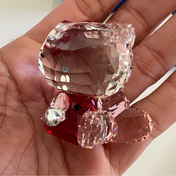 SWAROVSKI Hello Kitty Large Holding Heart Pink Red Crystal - Picture 4 of 6